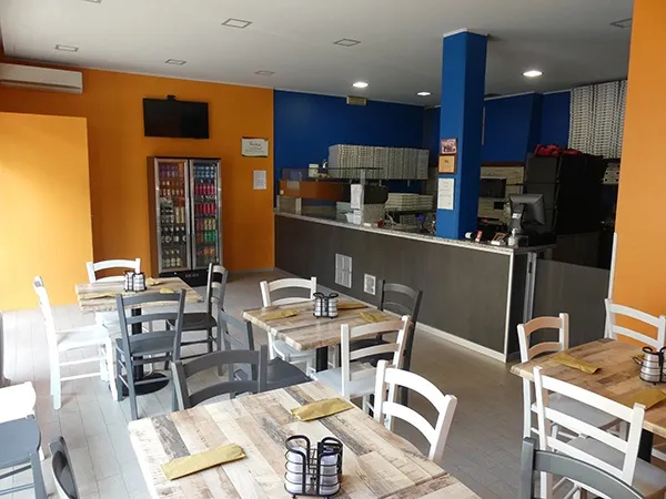 Mangia alla Pizzeria Fuori Orario, a Cesano Maderno (MB)