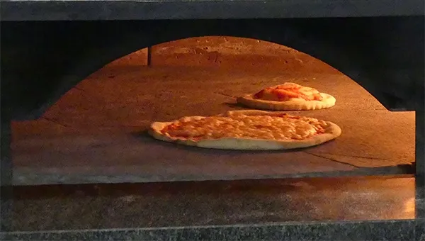 Cottura Pizze in Forno su Pietra